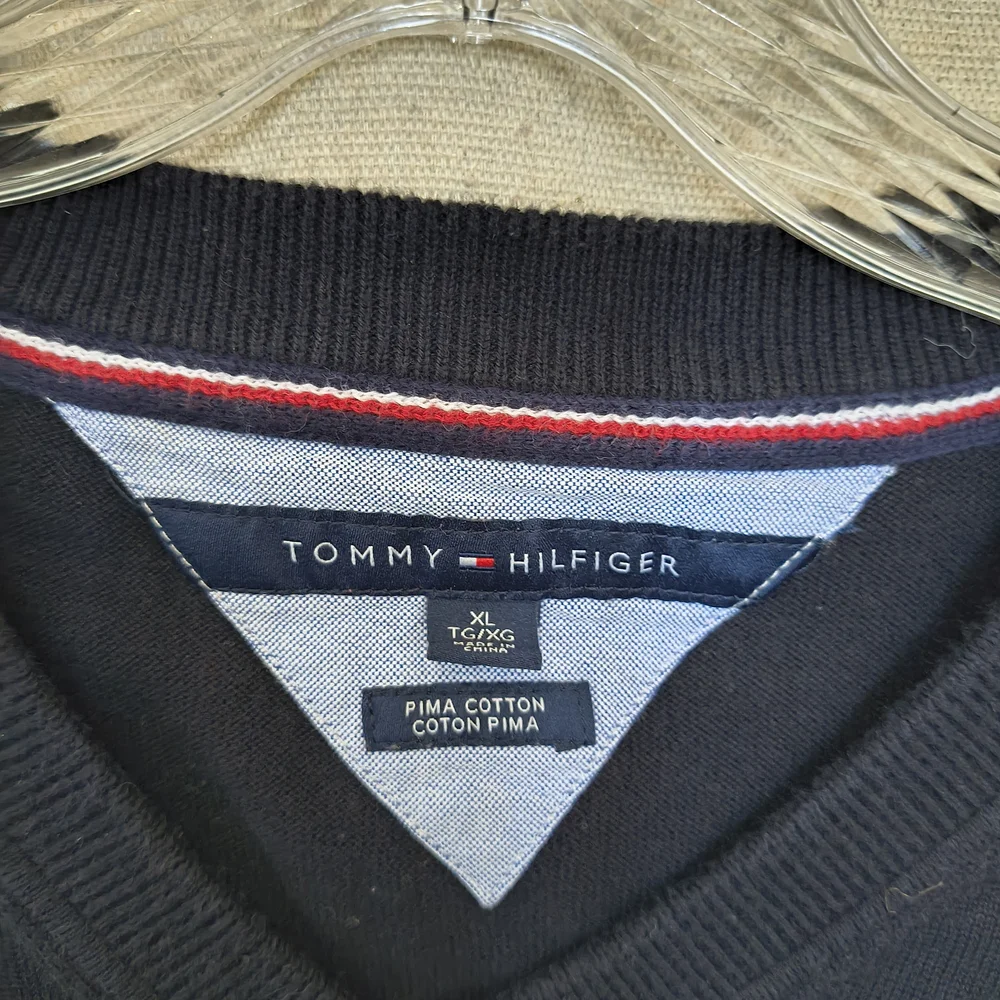 Tommy Hilfiger Men's XL Navy Classic V-Neck Long Sleeve Pull Over Sweater